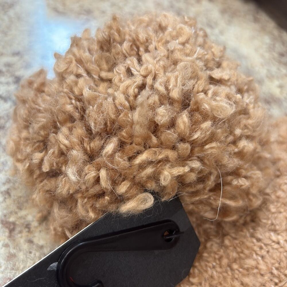 Levi's NWT OS Tan Knit alpaca blend Beanie with Pom-Pom hat - Picture 5 of 6